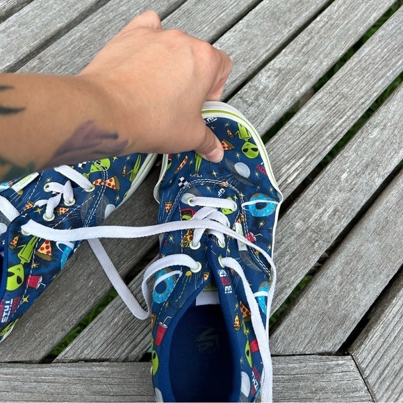 out of this world sneakers👽🍕🍩🪐 Alien pizza size 4 blue spaceship retro - Picture 2 of 9